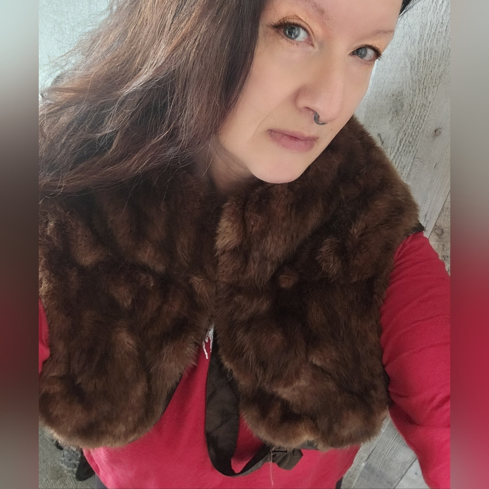 Vintage Brown Mink Stole, Pockets At Front, Closure With Silk Lining